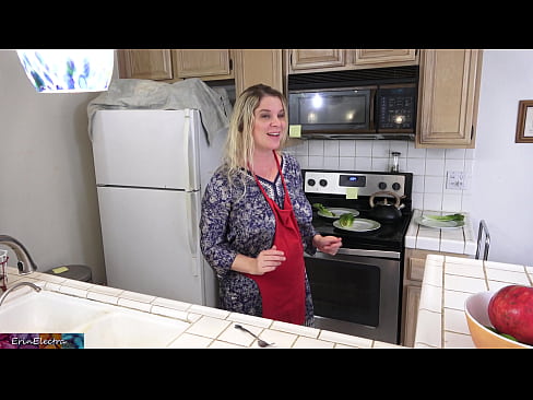 ❤️ Matrigna che lo munge in cucina prima del suo appuntamento ❤ Solo pornoal it.porn33.top ☑